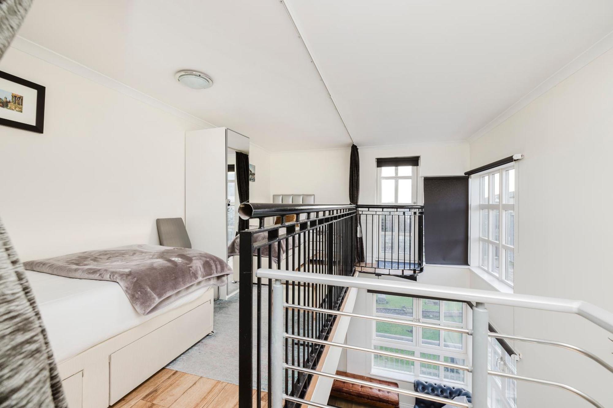 Joivy Stylish Apartment With Balcony In Old Town Edimburgo Exterior foto